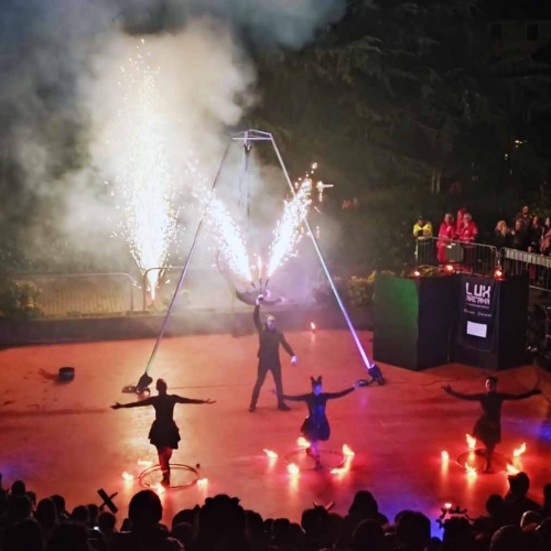 Grande spettacolo di fuoco in piazza