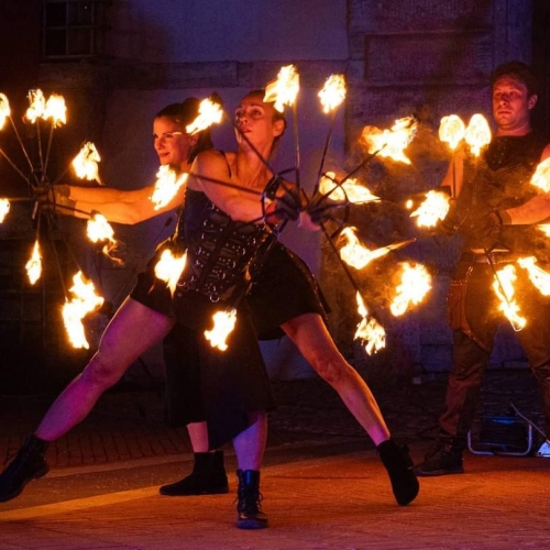 Coreografia-di-danza-medievale-con-fuoco